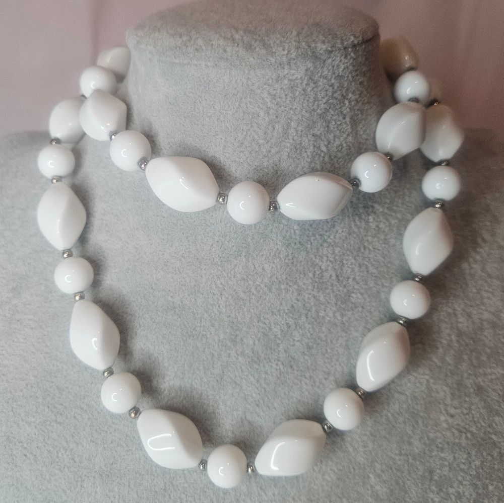 Vtg White Chunky Acrylic Twist Oval Bead Necklace 28" 70s 80s Mod Statement EUC